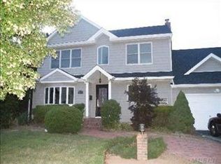 11 Leslie Ln, Massapequa, NY 11758