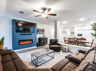 1252 Pleasant Knoll Trl, Aubrey, TX 76227