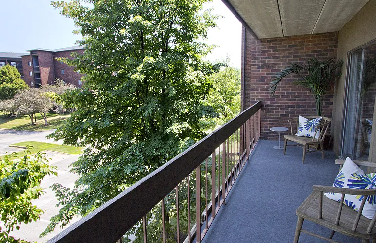 Embassy Park Apartments — Photo 4