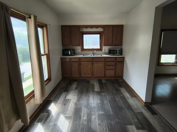 1218 Pleasant St, 1218 Pleasant St #B, Council Bluffs, IA 51503