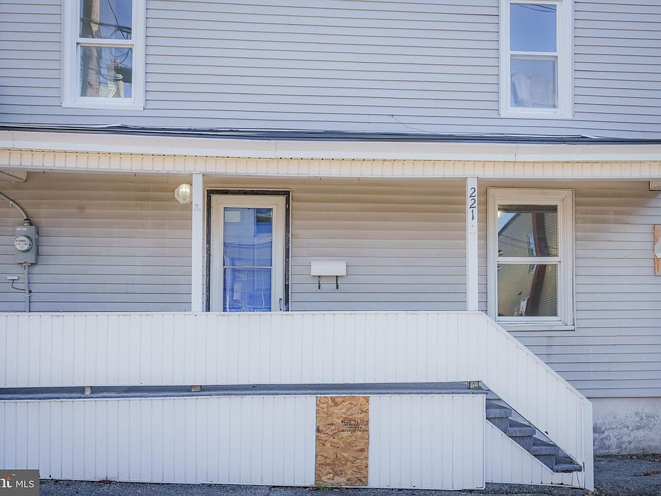 1st image of 221 N Balliet St