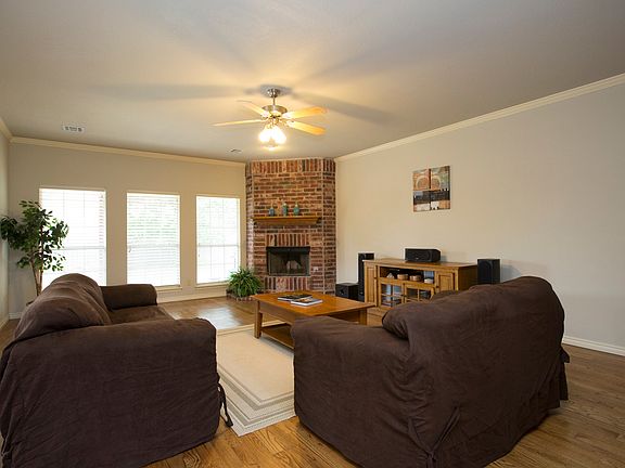 Spacious living room