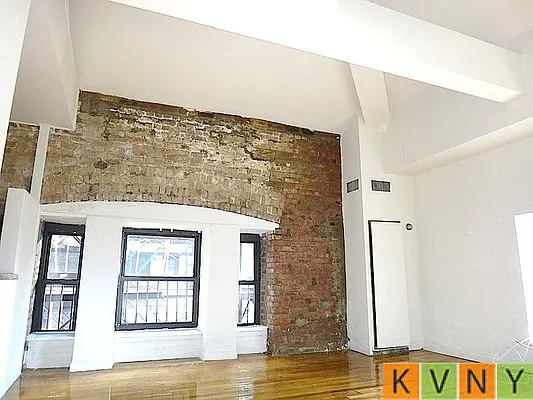 Rented by KVNY Soho | media 6