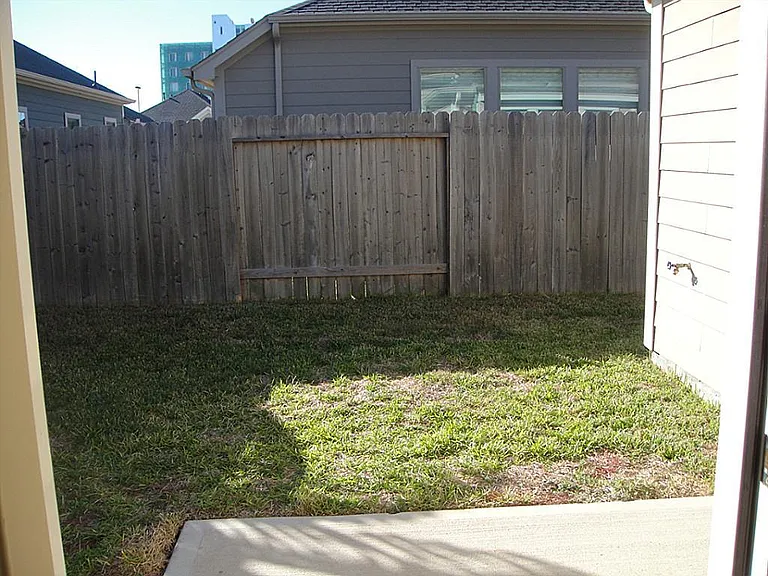 6031 Lynwood Banks Ln — Photo 21