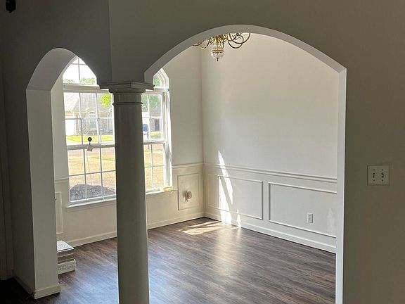 4th image of 7347 Lauren Ln