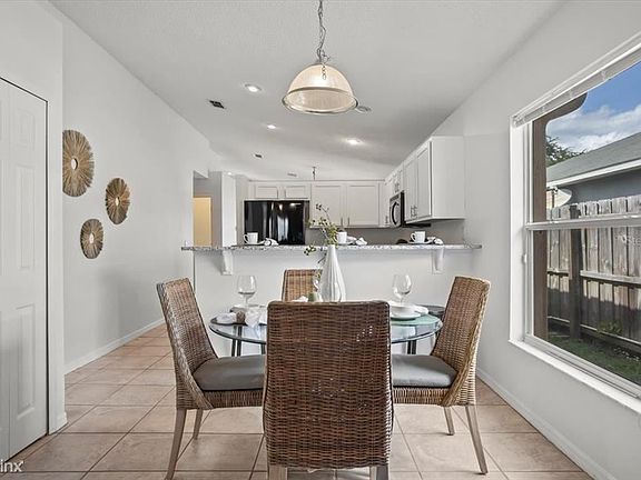 5th image of 1884 Olivia Cir