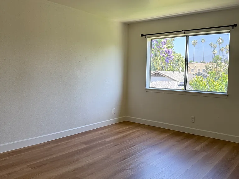 620 N Mar Vista Ave — Photo 3