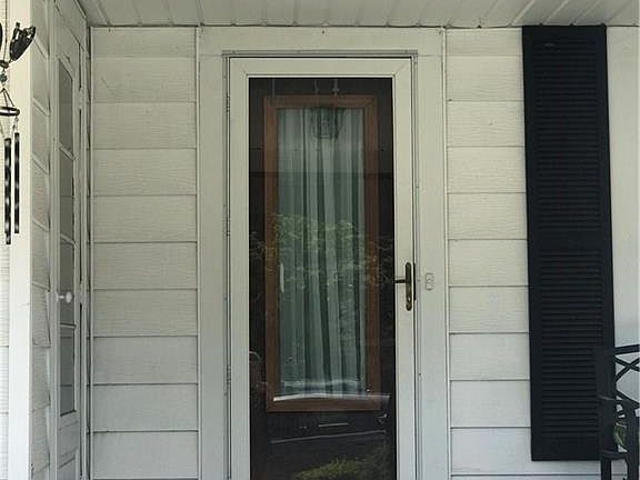 3rd image of 318 E Broadway
