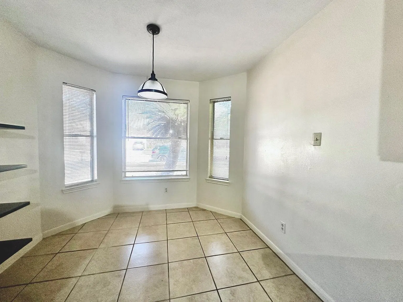 3 bed, 2.5 bath, 1501 sqft, $1,650 — Photo 2