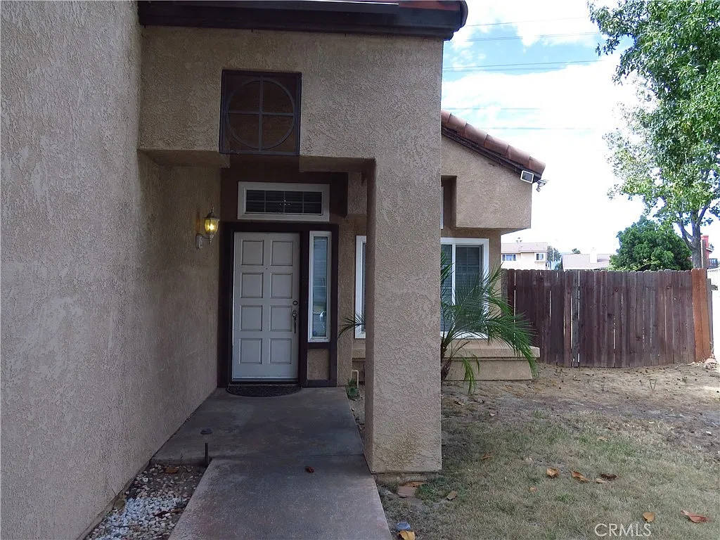 3 bed, 2.5 bath, 1602 sqft, $3,200 — Photo 3