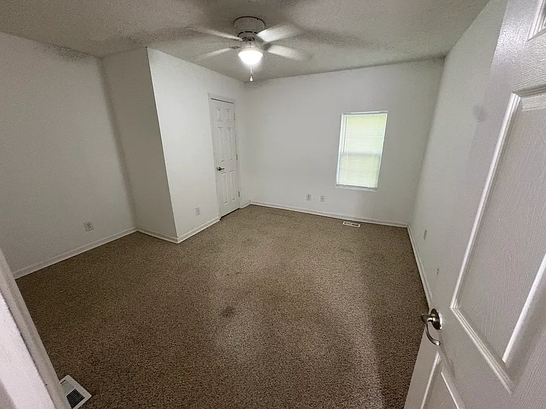 1240 Hampton Ave — Photo 11