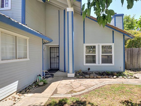 3rd image of 8638 Hampton Hill Ct