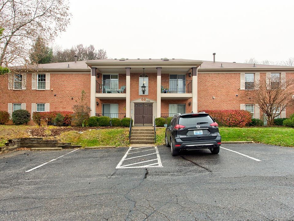 1308 Forest Park Rd Covered Balcony