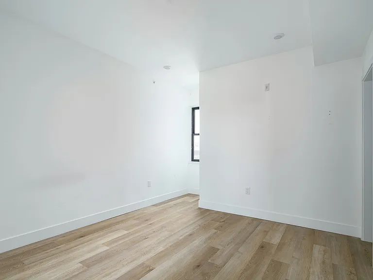 930 N 2nd St #3 — Photo 14
