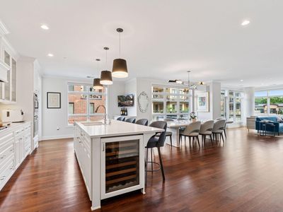 875 Lake St N APT 201, Wayzata, MN, 55391