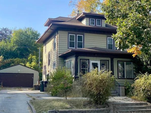 809 Tremont St, Cedar Falls, IA 50613