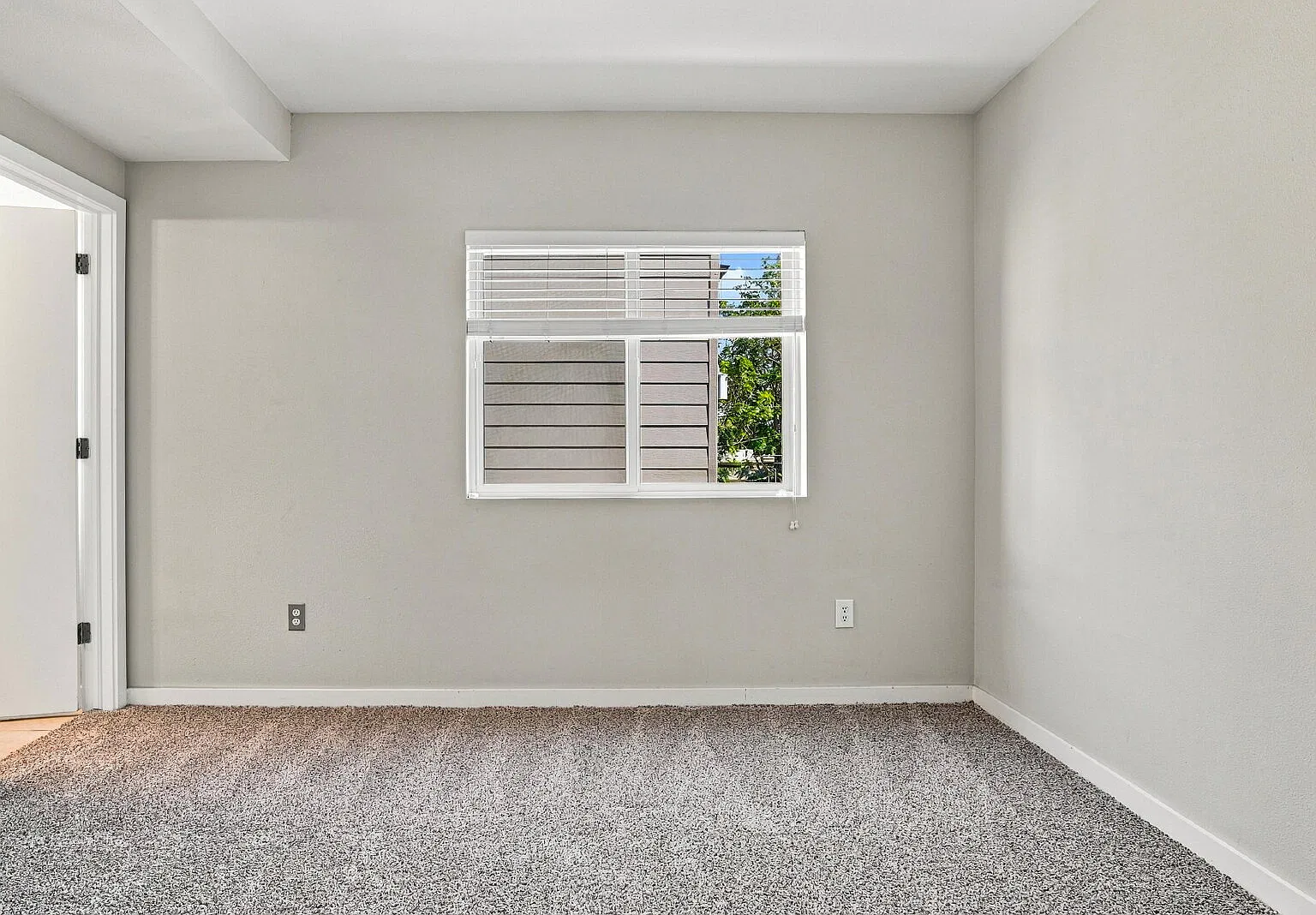 3 bed, 3.5 bath, 2191 sqft, $4,016 — Photo 4
