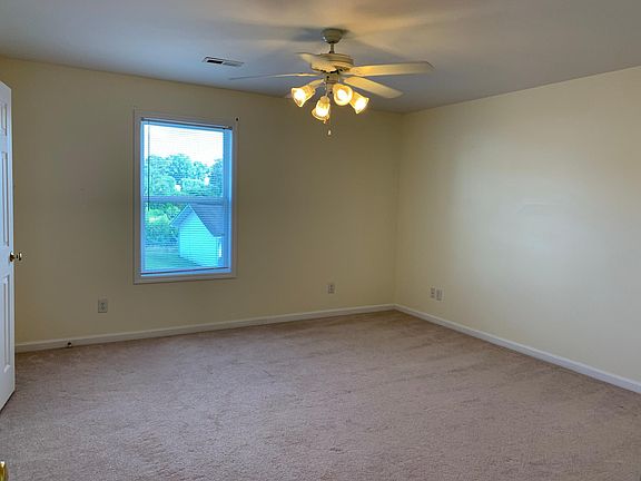 5th image of 84 Carolyn Dr #2