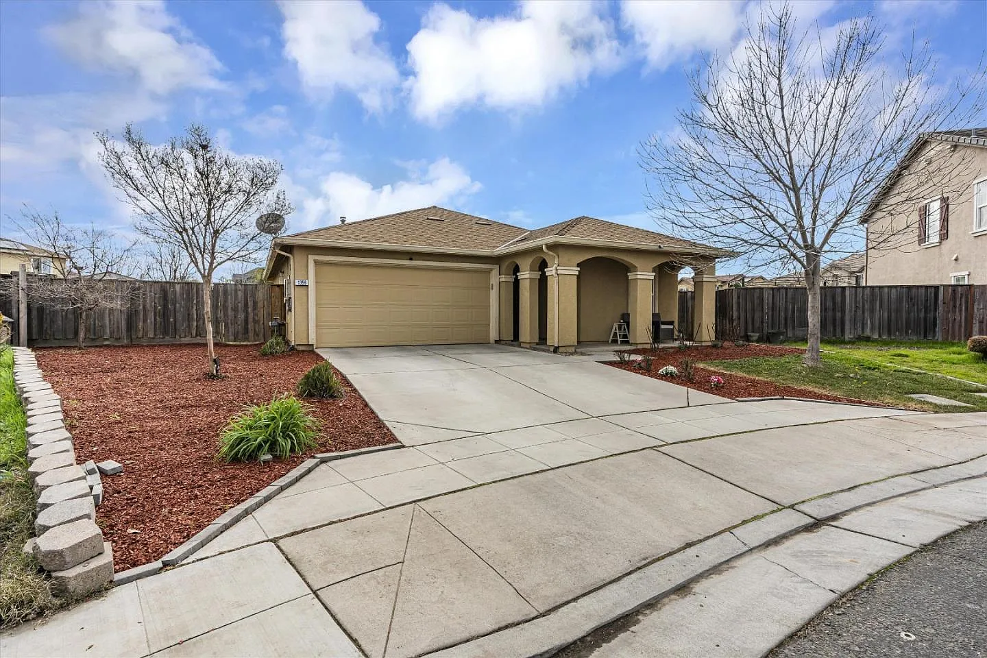 1356 Coconut St photo 1