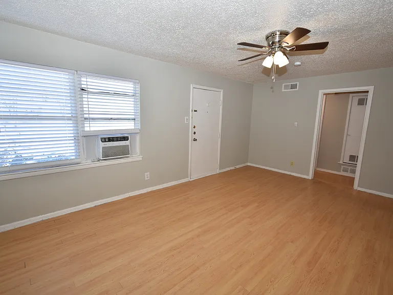 1206 Belvedere Dr — Photo 3