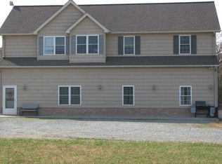 293 King Ln, Farnham, VA 22460