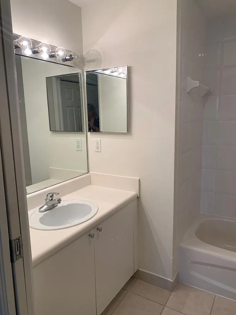 2 bed, 981 sqft, $2,000 — Photo 2