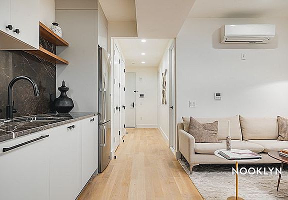 4th image of 250 Gold St #494