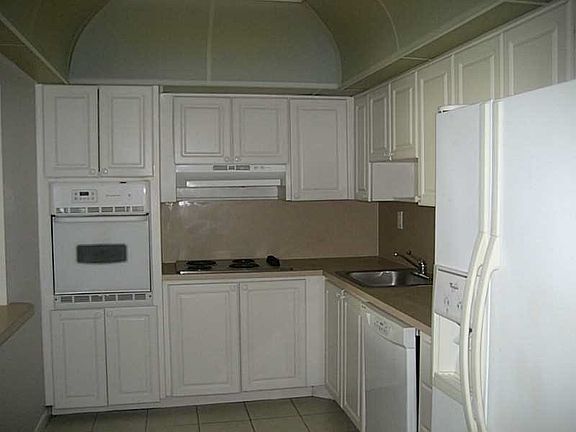 5th image of 19390 Collins Ave APT 1107