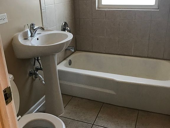 3rd image of 429 Paxton Ave APT 2B