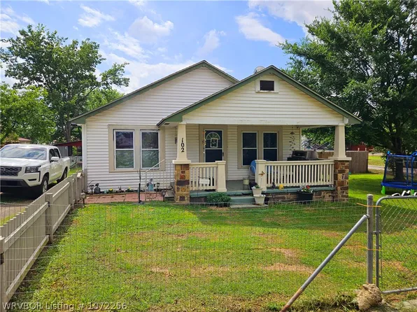 102 Cedar Ave, Poteau, OK 74953