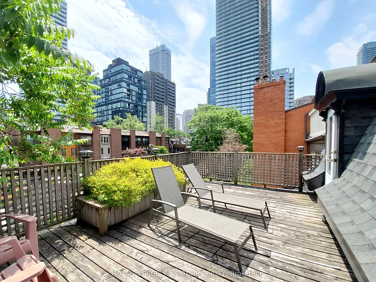 47 Gloucester St #UPPER — Photo 22