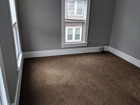 3rd image of 528 Barry St #528