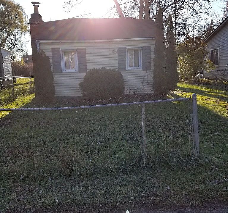 Canal property 40ft steel seawall