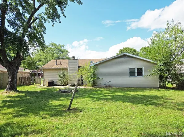 925 Crescent Dr, Sikeston, MO 63801