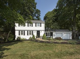 11 Colonial Rd, Hingham, MA 02043