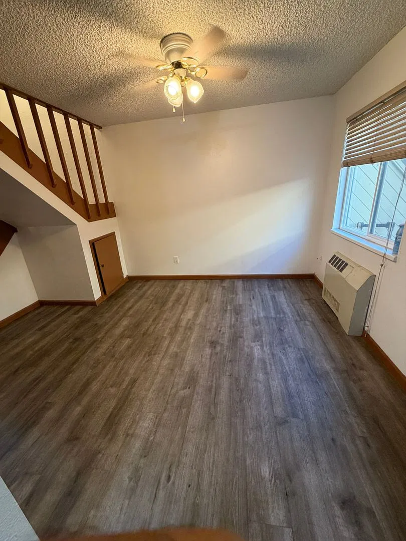 Wimbledon Condo Located 3 Blocks from CU Campus and Mall — Photo 2