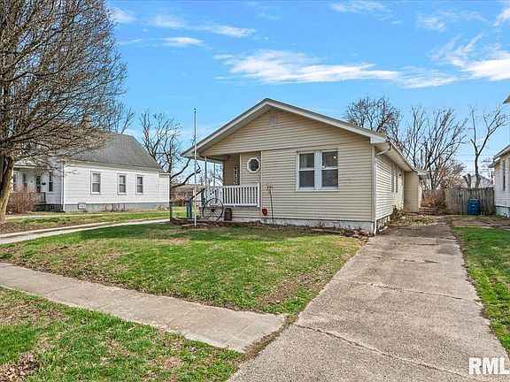 3rd image of 1128 W Elliott Ave