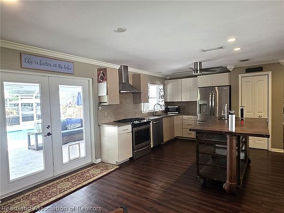 3rd image of 120 Eleanor Ct