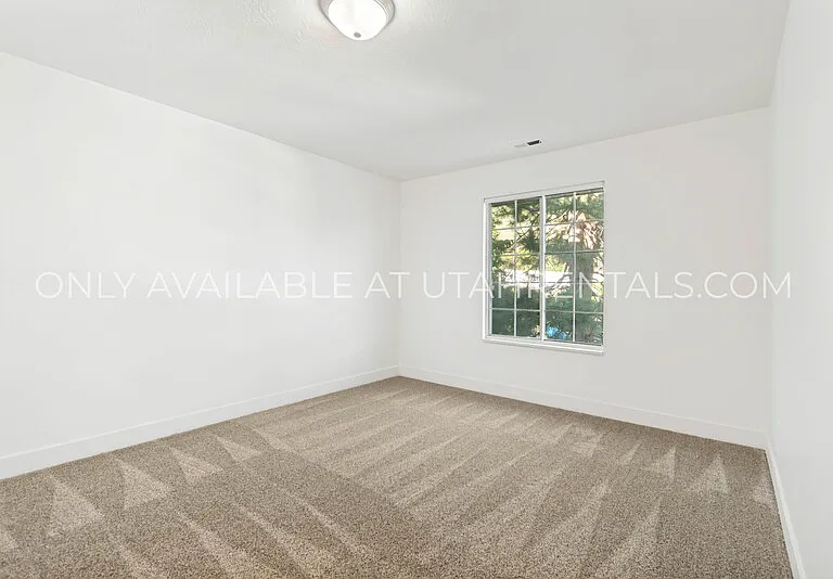 960 N Eastview Dr — Photo 18