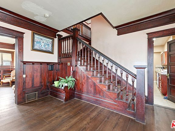 3rd image of 526 W 49th St