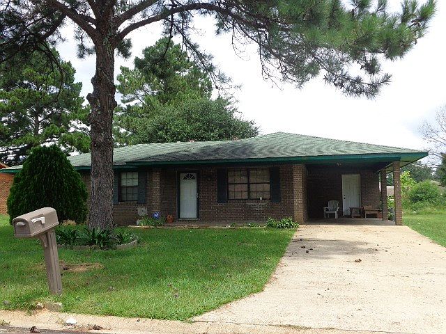 2nd image of 106 Carolyn Ln