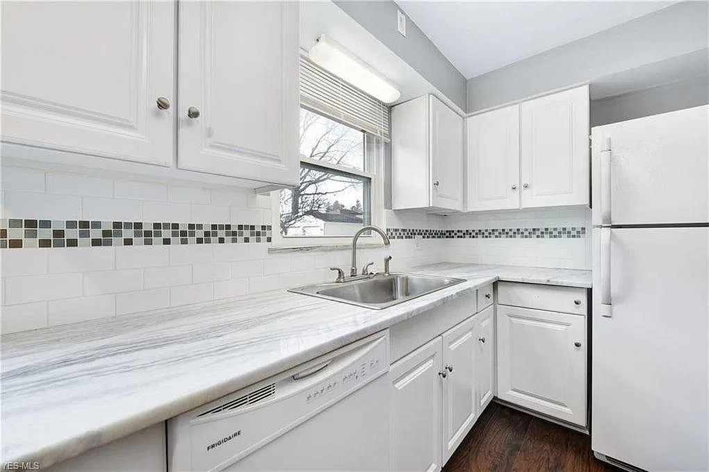 2280 Lakeview Ave — Photo 2