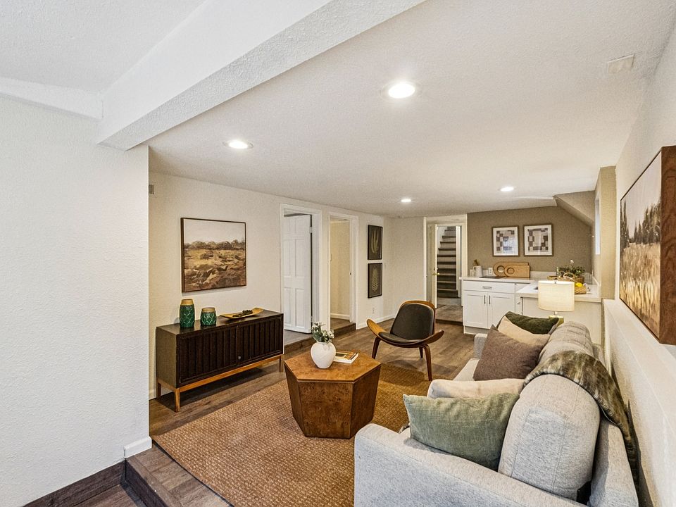 Entrance, living room, kitchen