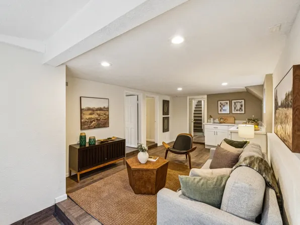 5607 5th Ave NE #B, Seattle, WA 98105