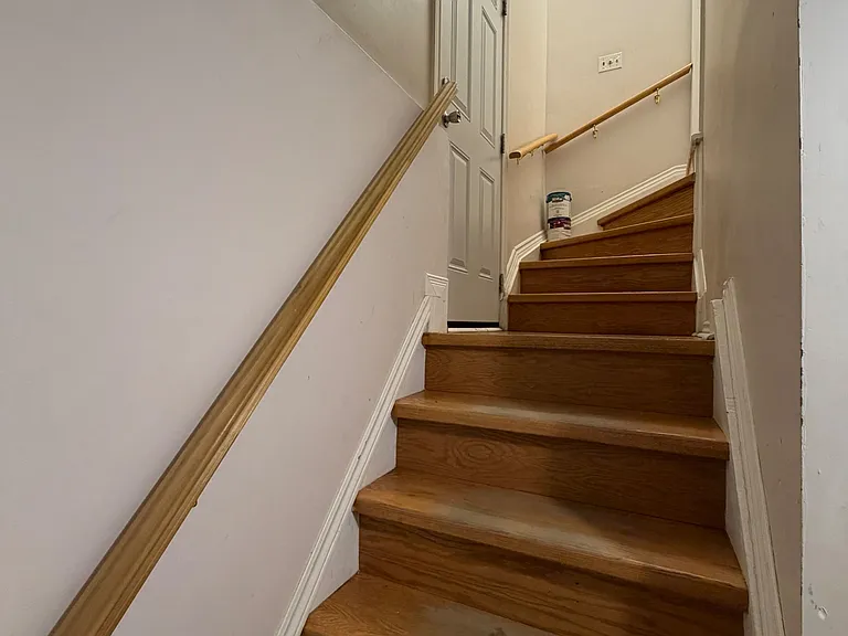 229 Zelda Cres #LOWER — Photo 20