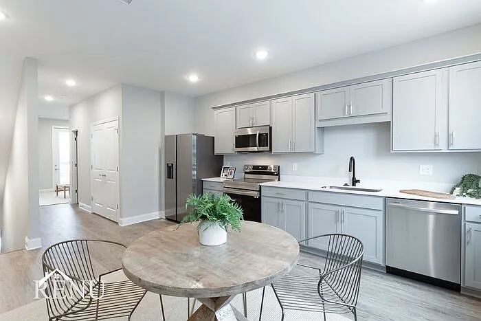 2 bed, 2.5 bath, 1340 sqft, $1,695 — Photo 2