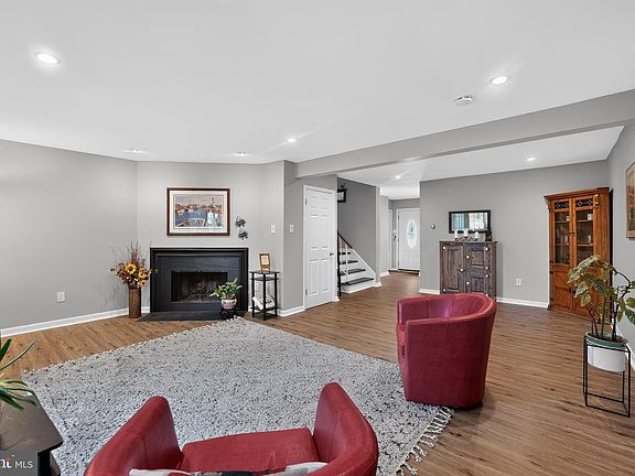 4th image of 73 Gentry Ct