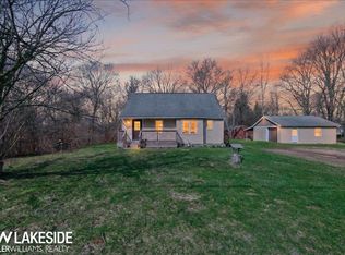 1235 Farnsworth Rd, Lapeer, MI