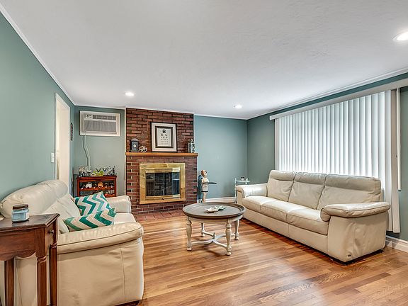 5th image of 4 Crawford Dr