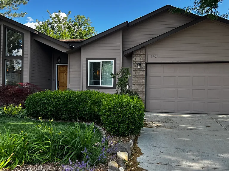 1703 E Lochmeadow Ct — Photo 2